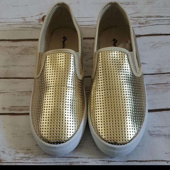 Qupid Reba gold perforated slip on sneakers - Picture 4 of 9